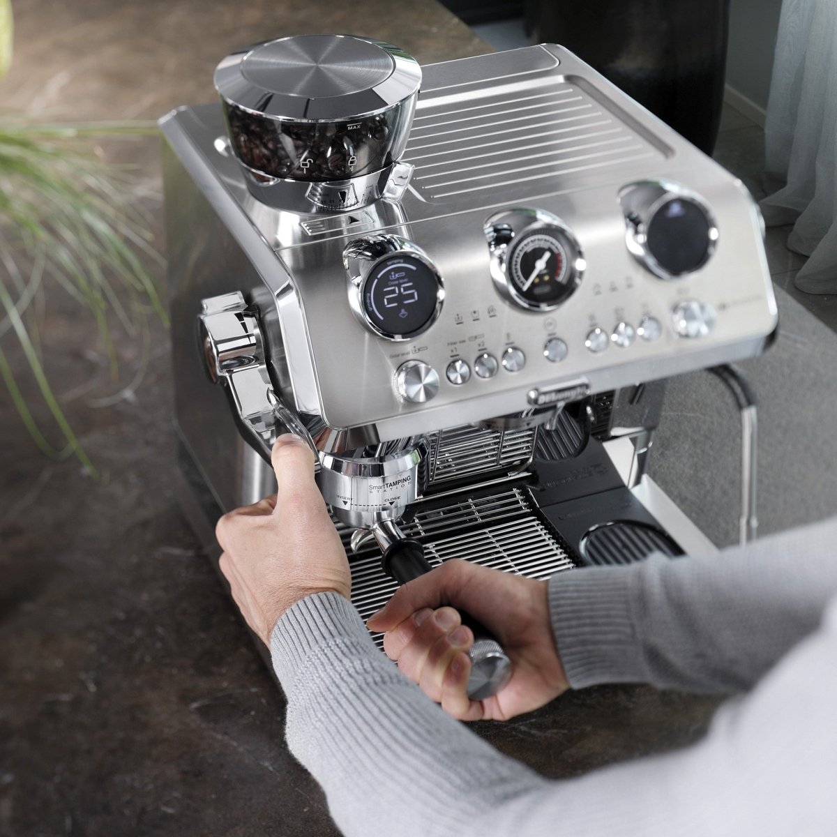 Delonghi â€?La Specialista Maestro With Cold Brew (EC9885M)